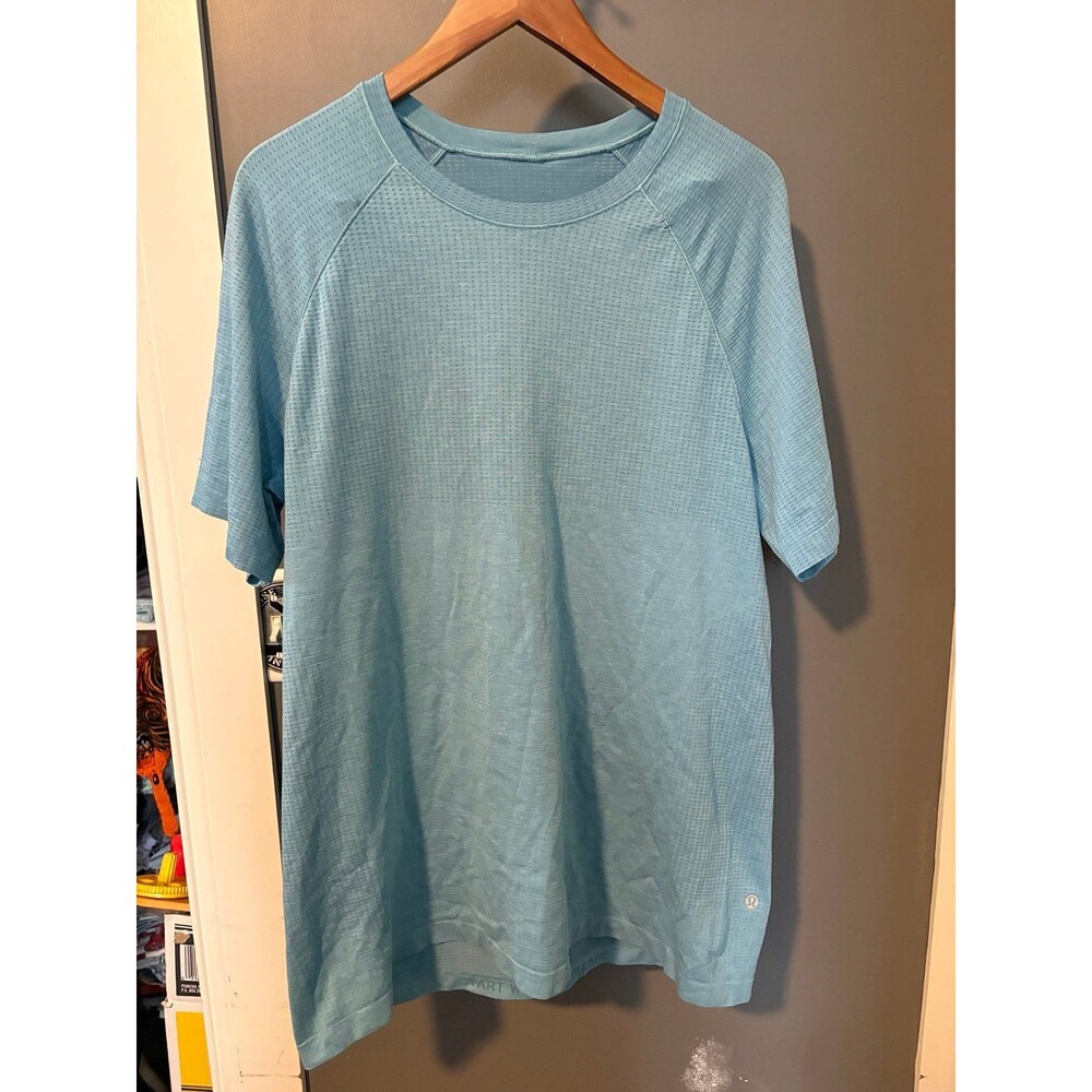 Lululemon men’s size xl xxl sky blue athletic t shirt